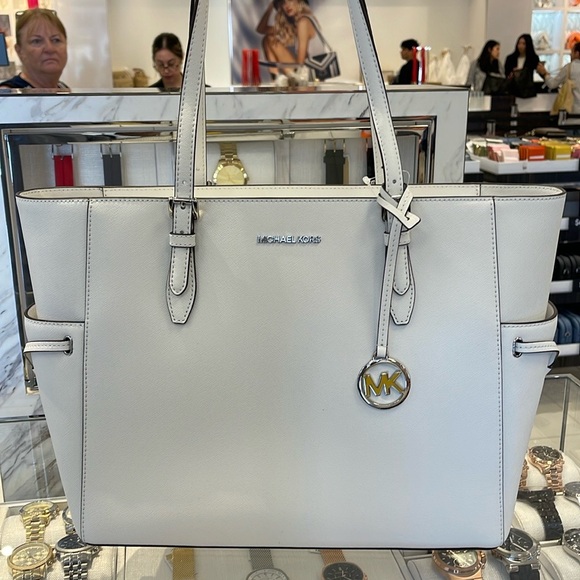 MICHAEL KORS
Jet Set Travel Lg Saffiano Leather Drawstring Travel Tote Shoulder - Picture 15 of 16